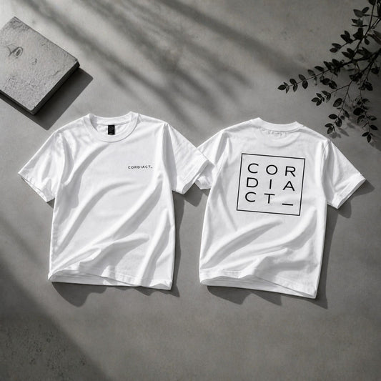 ロゴ グラフィック Tシャツ（半袖）