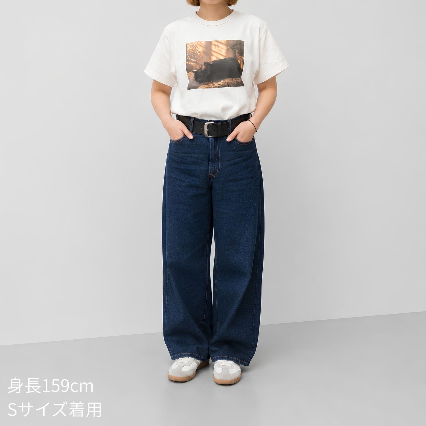 「neko」グラフィック Tシャツ（半袖）