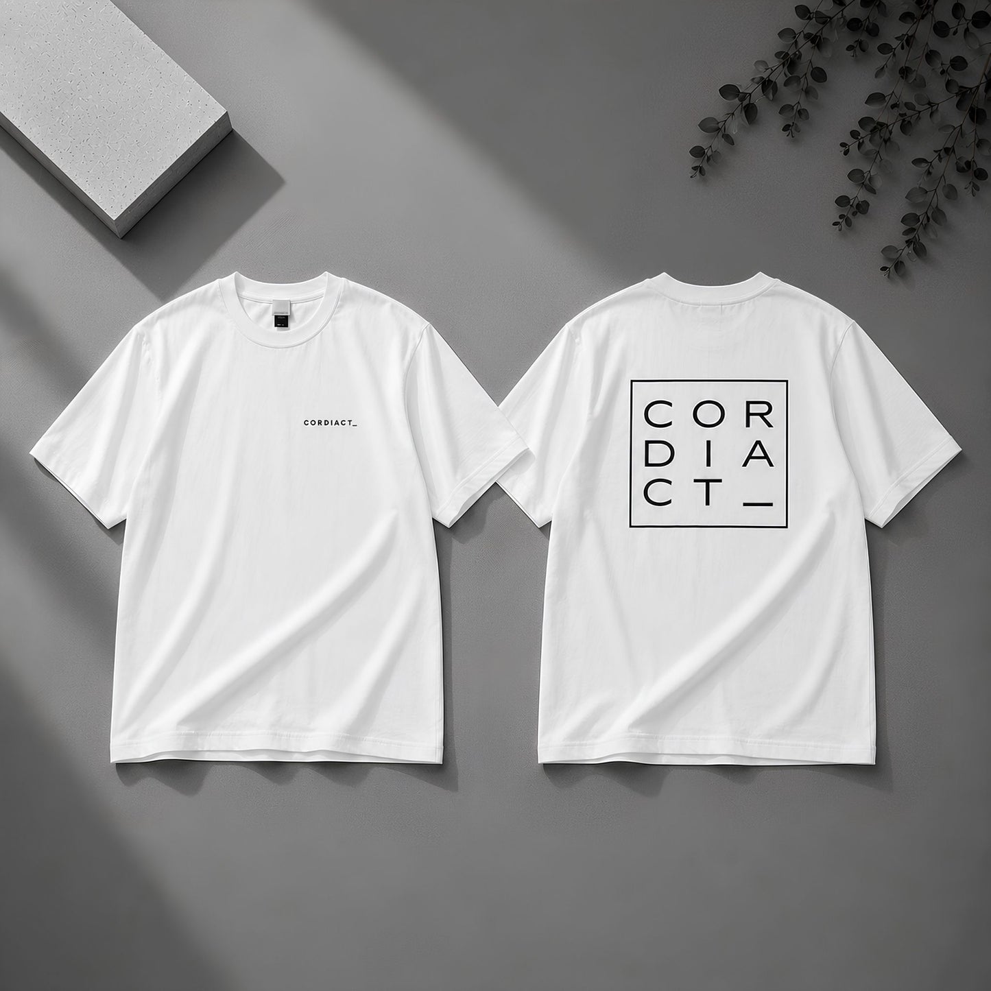 ロゴ グラフィック Tシャツ（半袖）