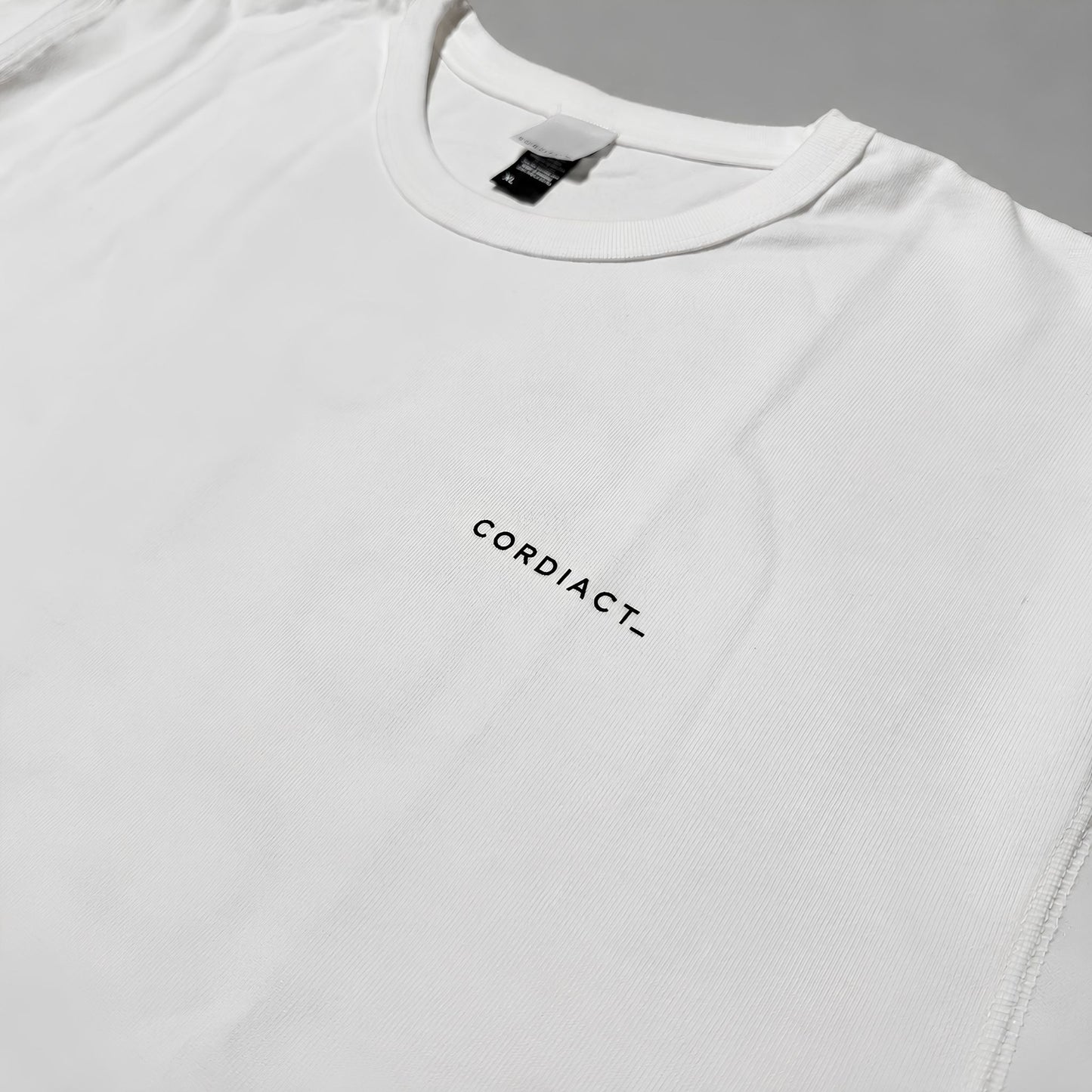 ロゴ グラフィック Tシャツ（半袖）