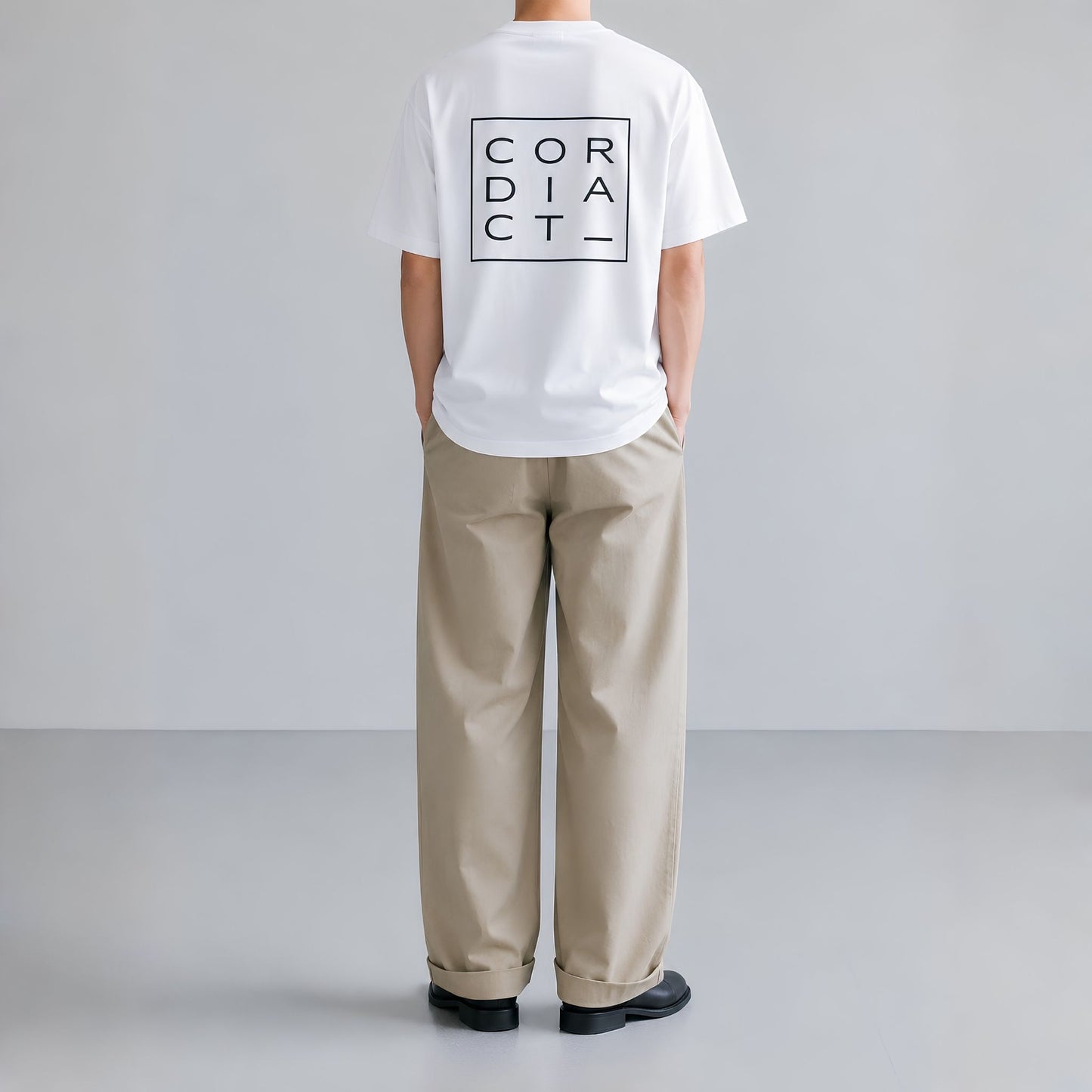 ロゴ グラフィック Tシャツ（半袖）