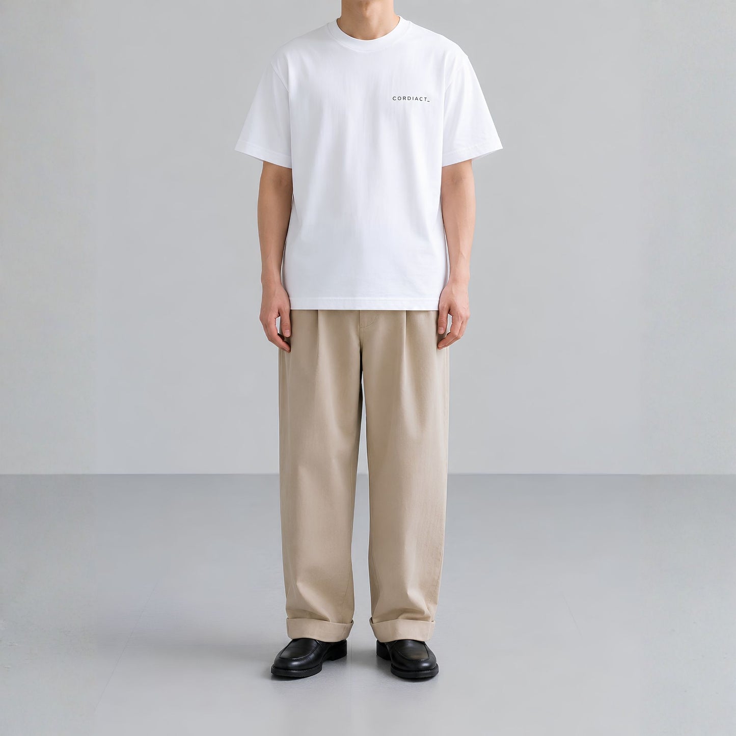 ロゴ グラフィック Tシャツ（半袖）
