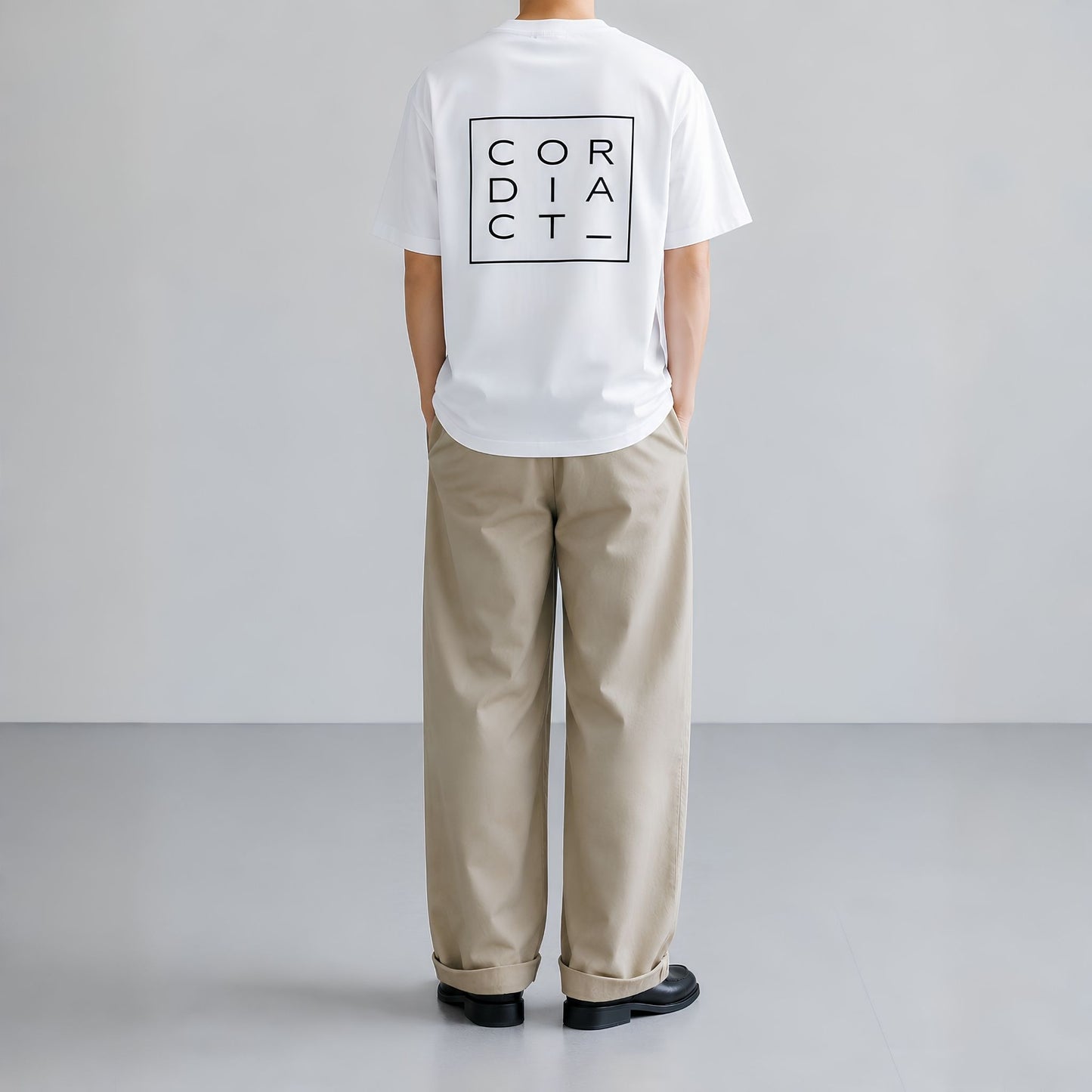 ロゴ グラフィック Tシャツ（半袖）
